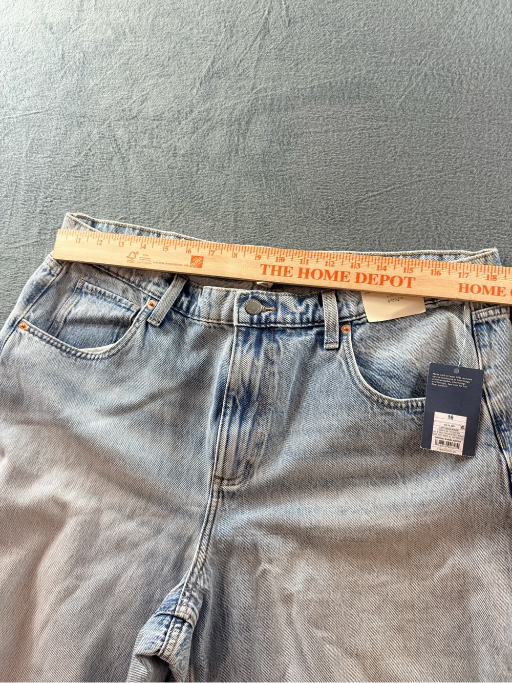 Universal Thread - Light-Wash High-Rise Easy Barrel Jeans - Picture 7 of 11